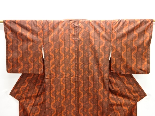  縞に花模様織り出し本場村山大島紬着物アンサンブル